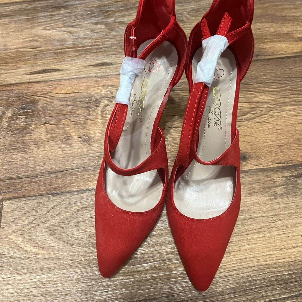 Heels - Picture 2 of 2